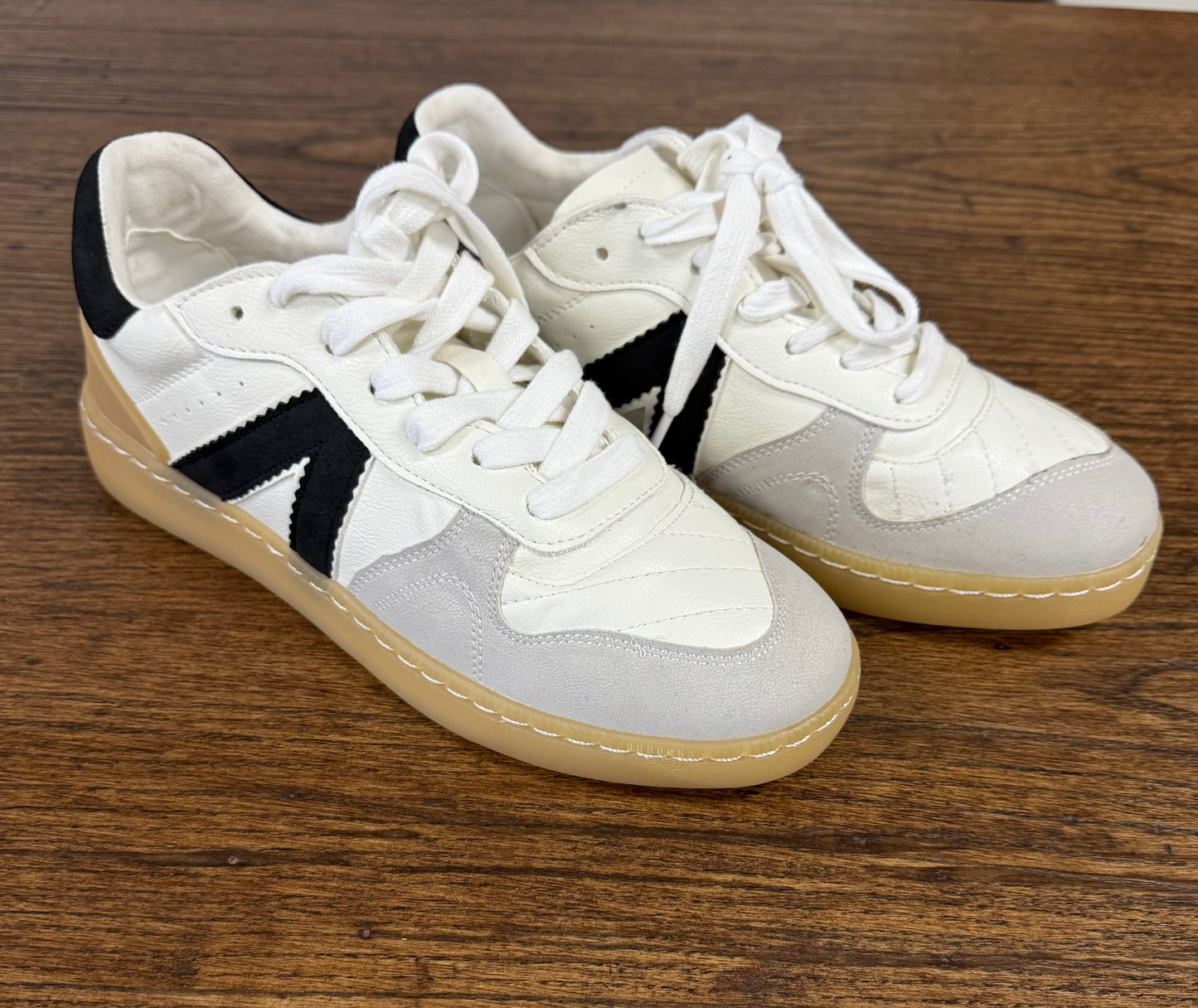 Vesta Sneaker